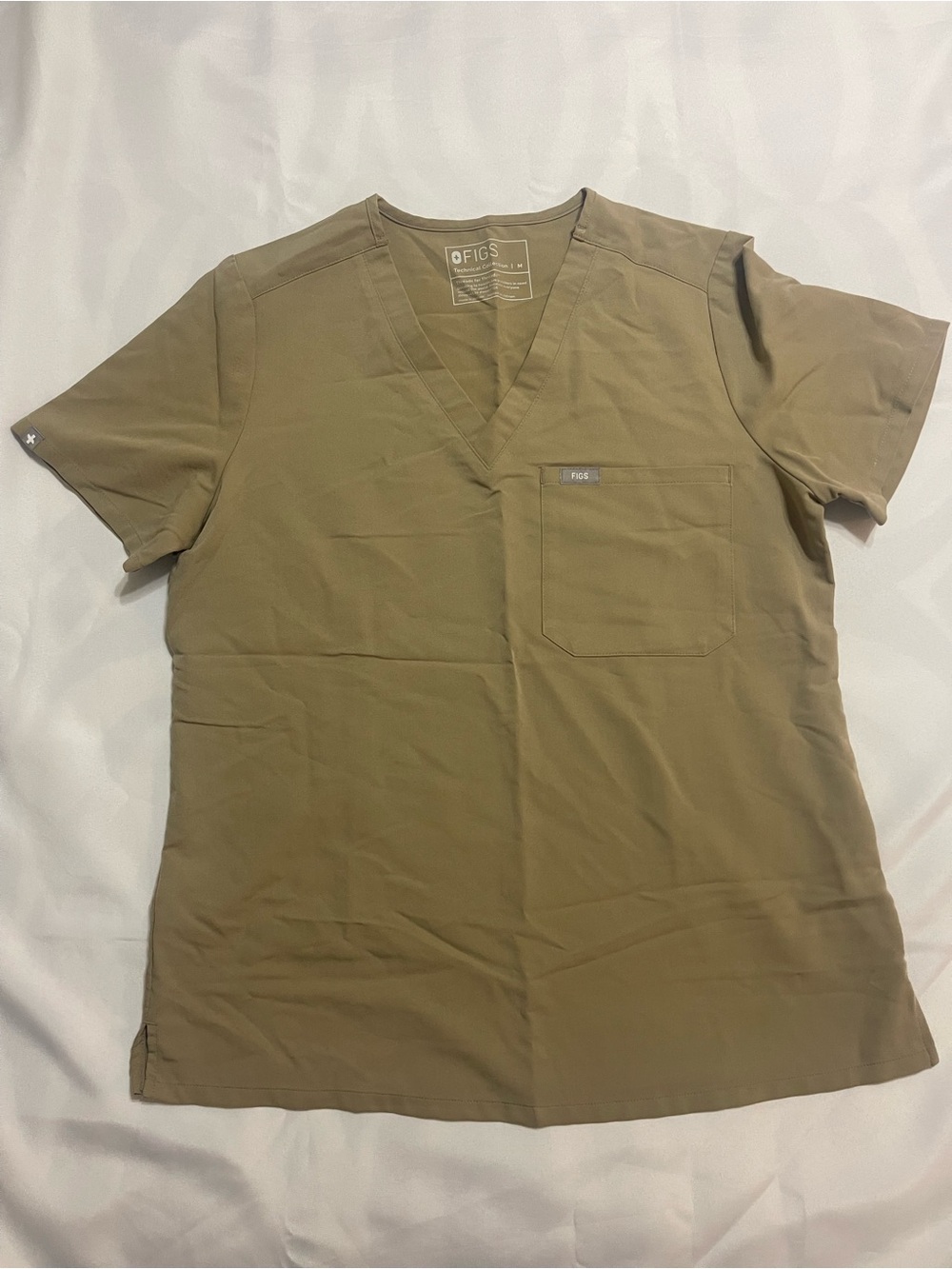FIGS Catarina One-Pocket Scrub Top – Latte – Women’s Medium